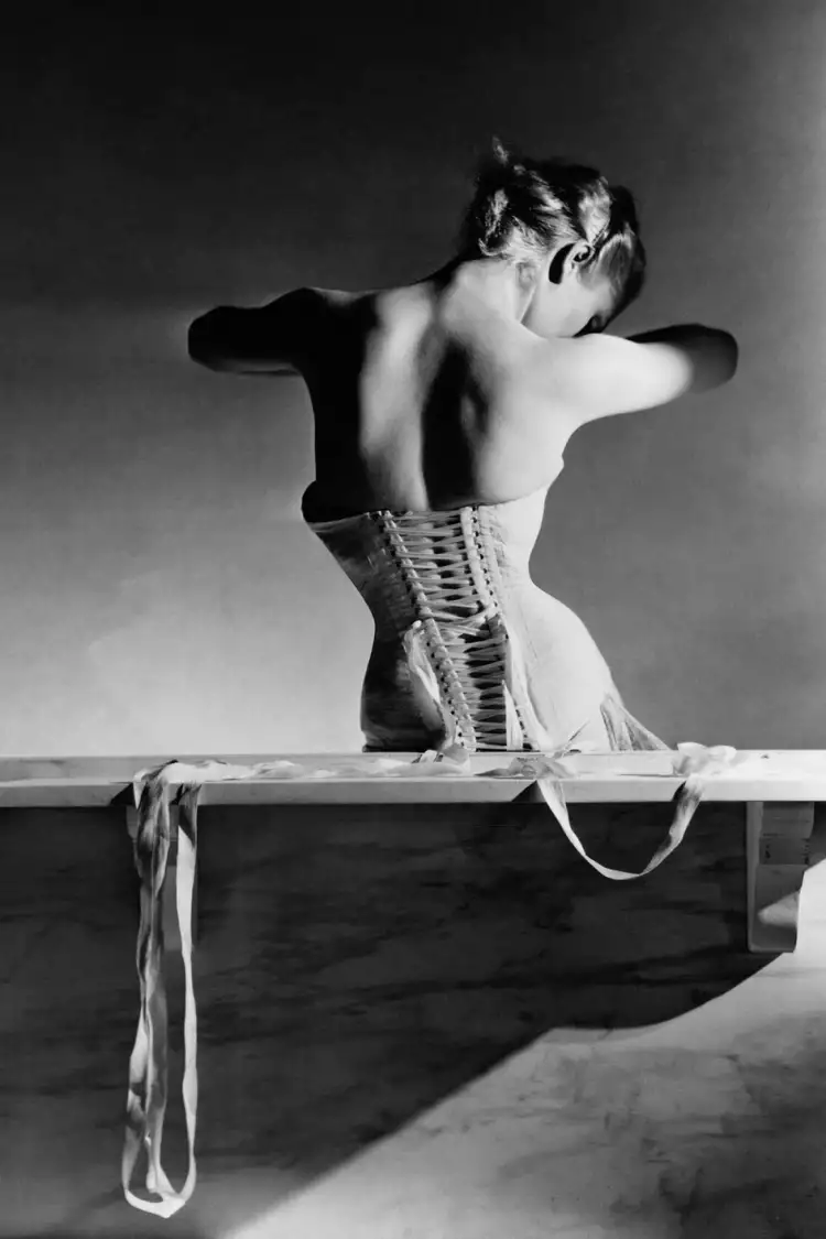 Modefotografie. Horst P. Horst. Korsett, Paris, 1939 Modefotografie. Horst P. Horst. Korsett, Paris, 1939