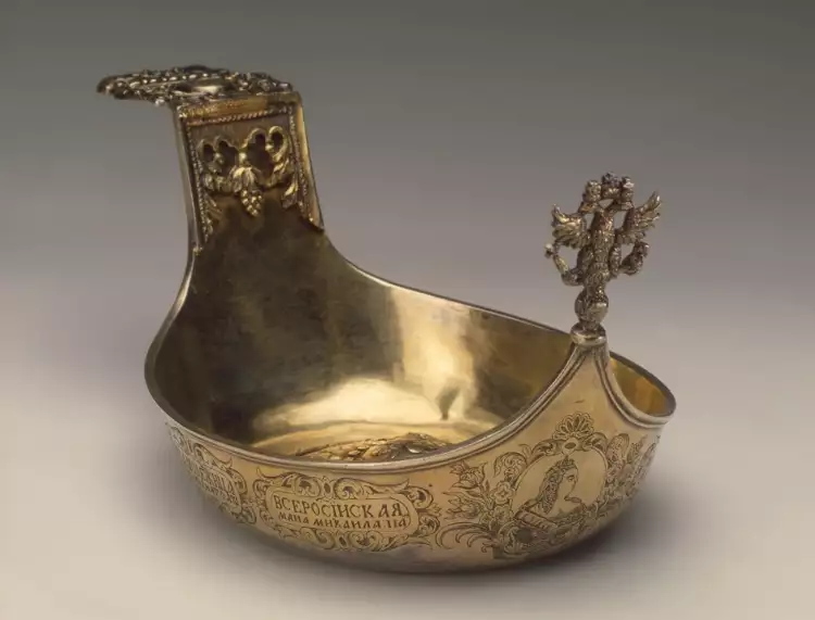 Старинная посуда из серебра. Ковш, жалованный атаману Войска Донского Михайлу Панкратовичу Орлову, 1752 г.