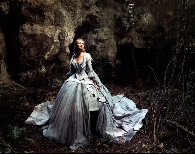 Modefotografie. Anna-Lou Leibovitz. Kirsten Dunst Modefotografie. Anna-Lou Leibovitz. Kirsten Dunst