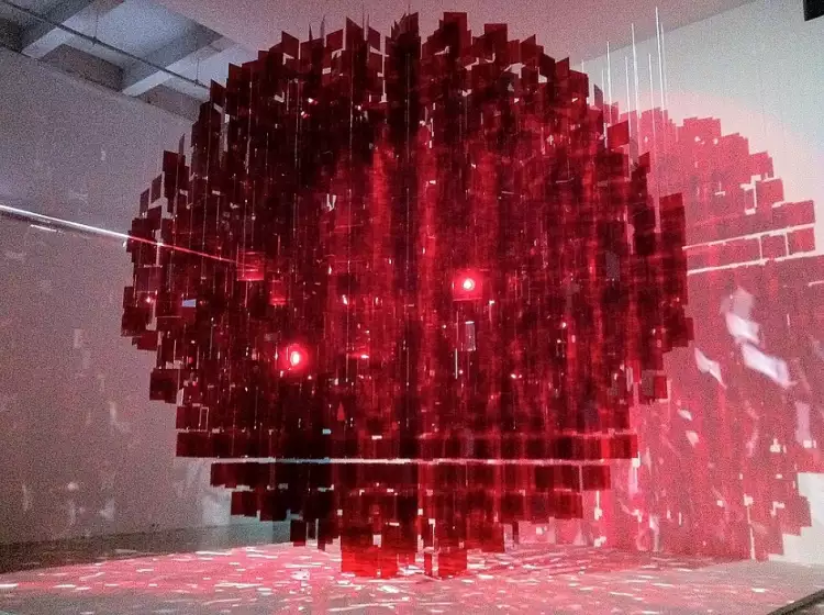 Кинетическое искусство. Хулио ле Парк. Композиция «Сфера Руж», 2012