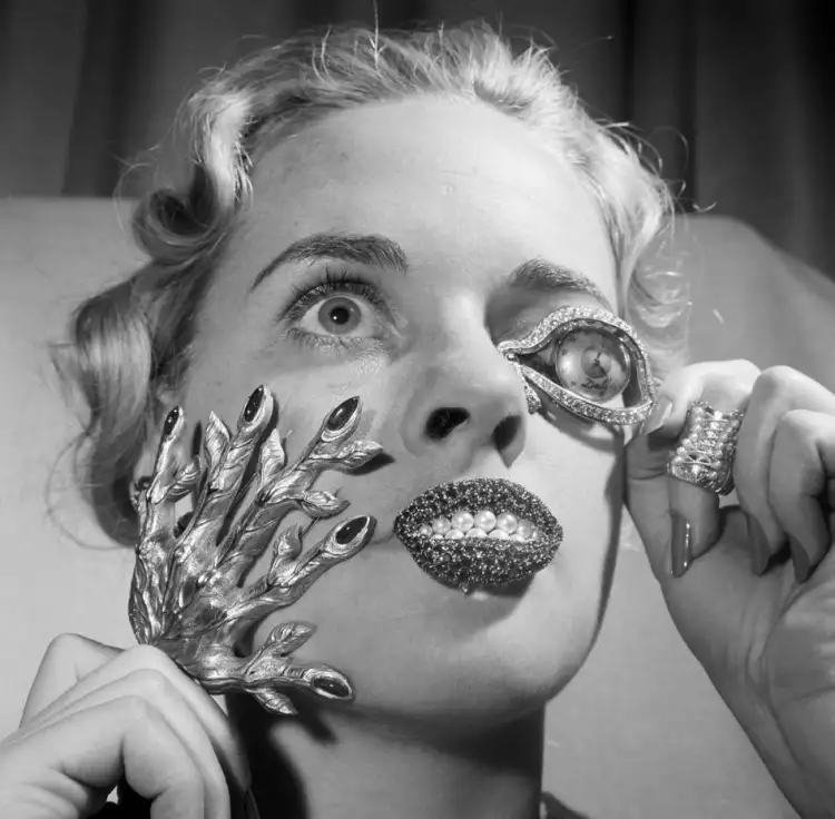 Ювелирные украшения Дали