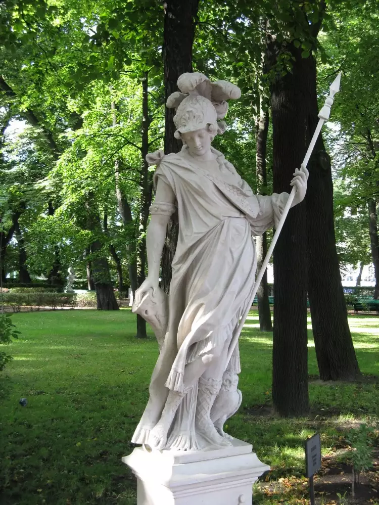 Томас Квеллинус. Статуя «Афина» в Летнем саду Санкт-Петербурга, начало XVIII века