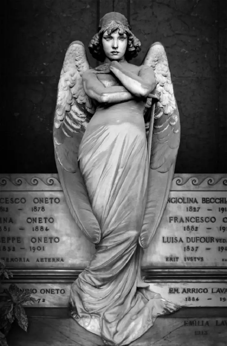 Искусство на кладбище. Работа Джулио Монтеверде, кладбище Стальено