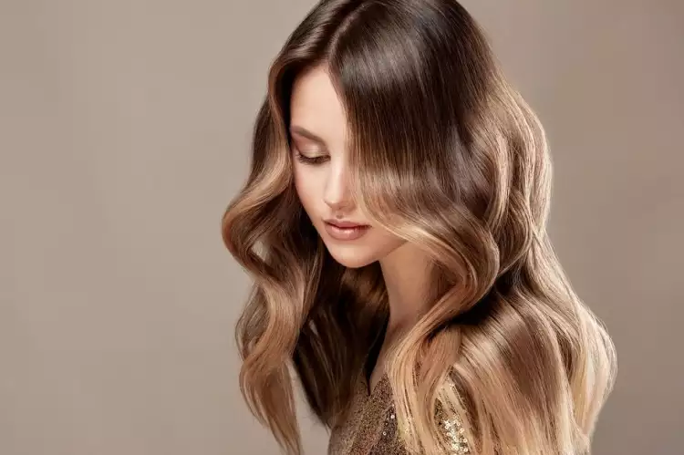 Стоковая фотография. София Журавец. «Красавица с длинными и блестящими волнистыми волосами»