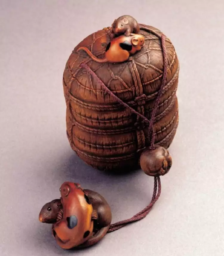 Набор сагэмоно с нэцкэ