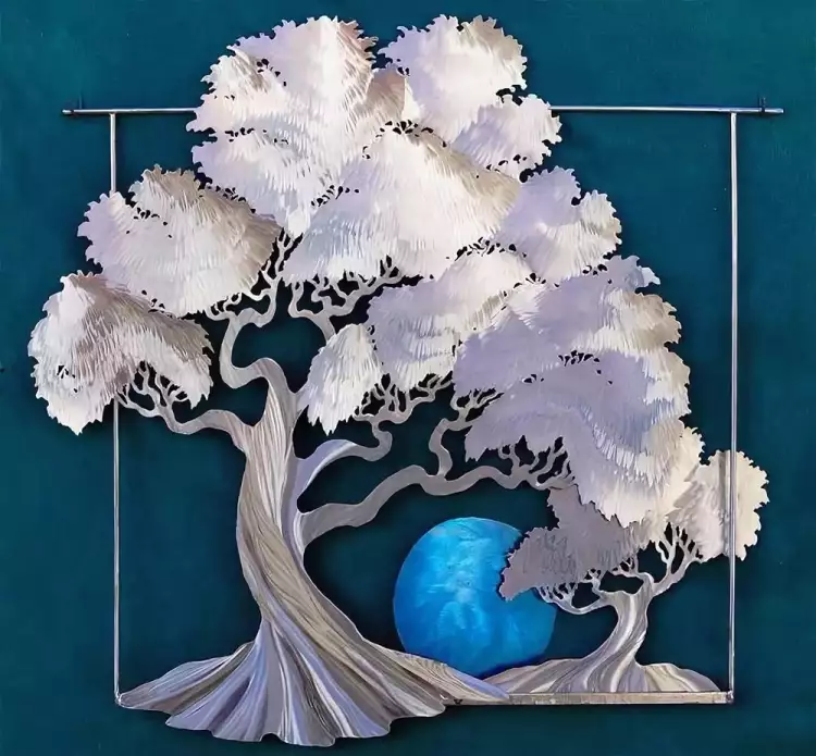 Работа по металлу Лауры Найт