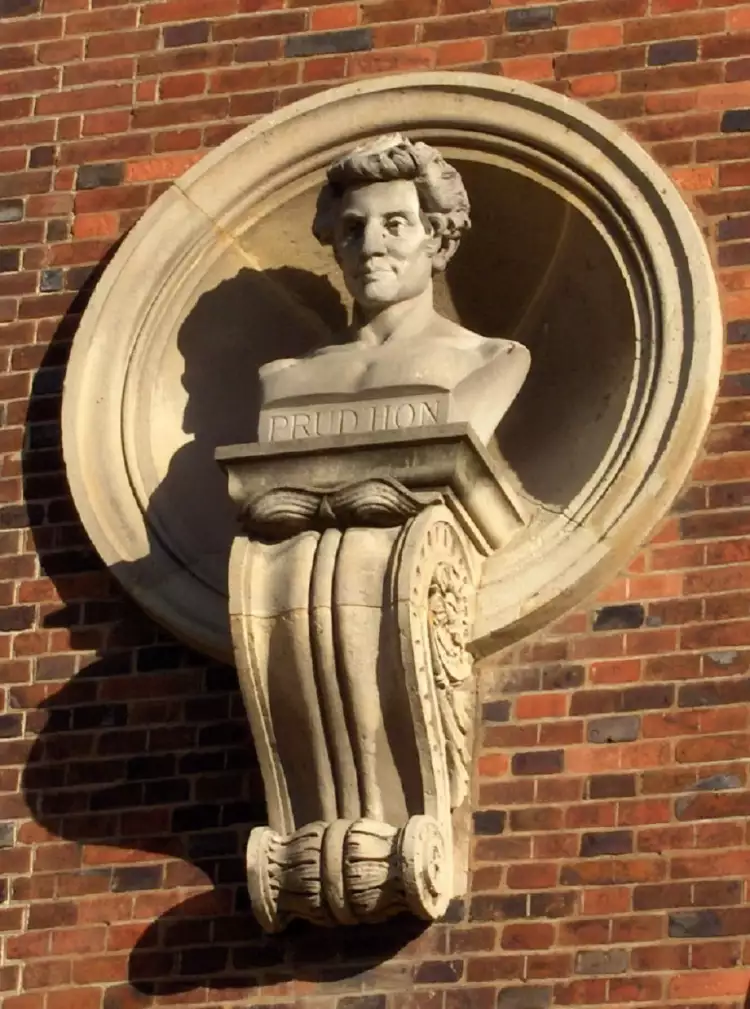 Пьер Поль Прюдон. Бюст Пьера Поля Прюдона на фасаде Люксембургского двора в Париже, конец XIX века Пьер Поль Прюдон. Бюст Пьера Поля Прюдона на фасаде Люксембургского двора в Париже, конец XIX века