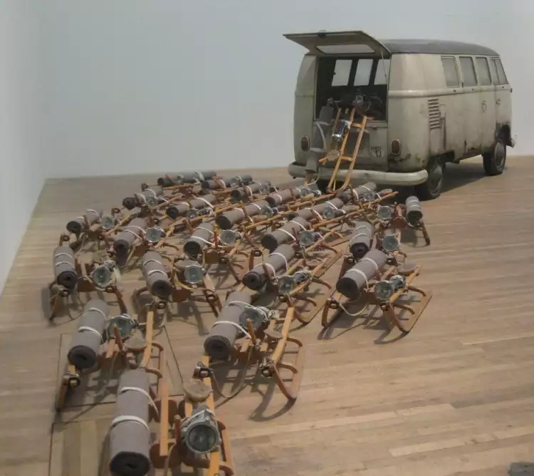 Инсталляция. Йозеф Бойс. «Сибирская симфония», 1960-е Инсталляция. Йозеф Бойс. «Сибирская симфония», 1960-е