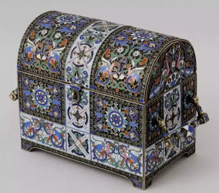 Старинное серебро с эмалью. Фирма П. Овчинникова. Ларец, 1881