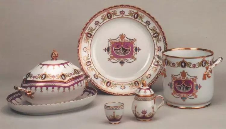 Русский императорский фарфор. Арабесковый сервиз, 1784 г.