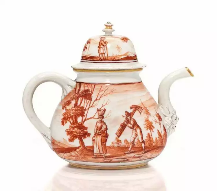Марки и клейма Мейсенского фарфора в XVIII веке. Чайник, 1723 год