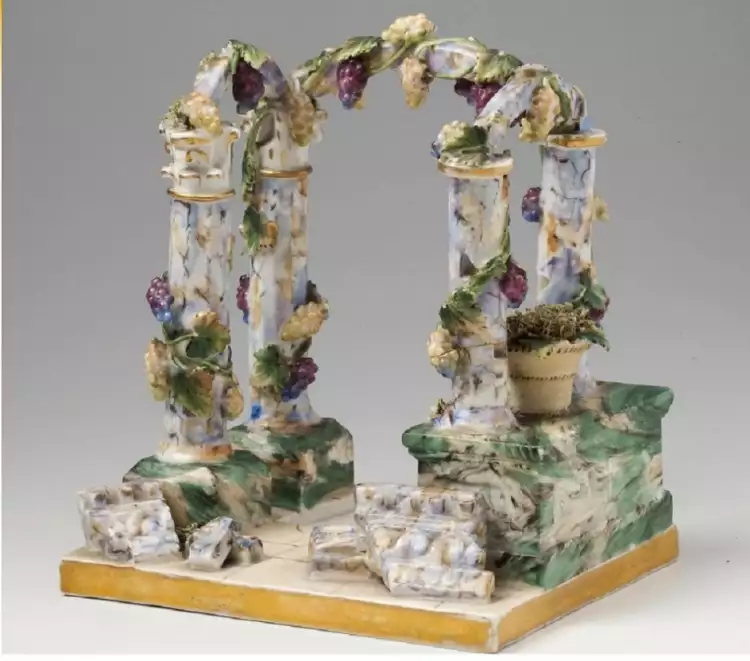 Русский фарфор. Волокитинская фарфоровая мануфактура. Скульптура «Руины», 1840-е