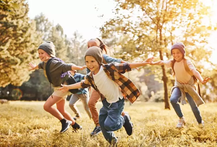 Стоковая фотография. Евгений Атаменко. «Счастливые школьники»
