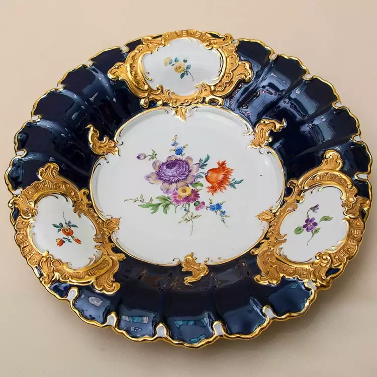 Meissen Porcelain. Serving plate Meissen Porcelain. Serving plate
