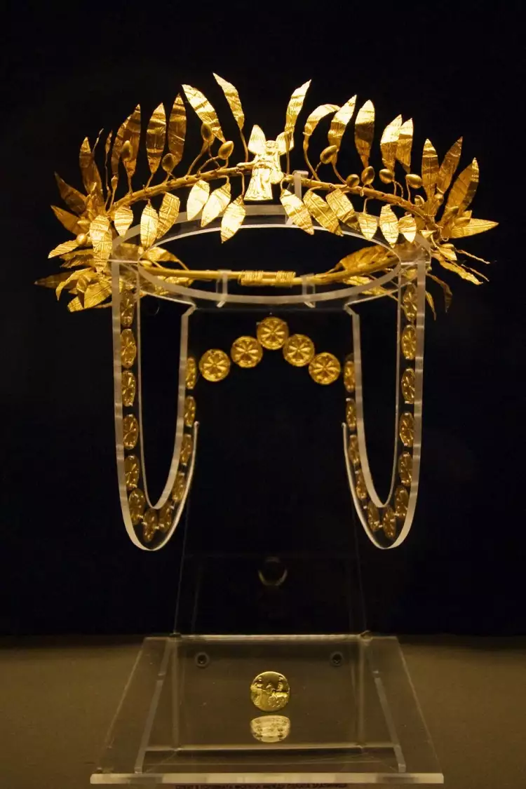 Juwelierkunst. Diademkranz aus Gold aus dem Königreich Odris, 4. Jahrhundert v. Chr. Juwelierkunst. Diademkranz aus Gold aus dem Königreich Odris, 4. Jahrhundert v. Chr.