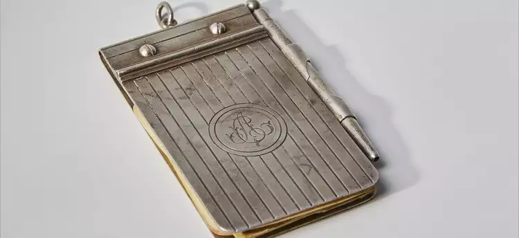 Серебряные аксессуары XIX века. Карне, фирма К. Фаберже, 1899 г. Серебряные аксессуары XIX века. Карне, фирма К. Фаберже, 1899 г.