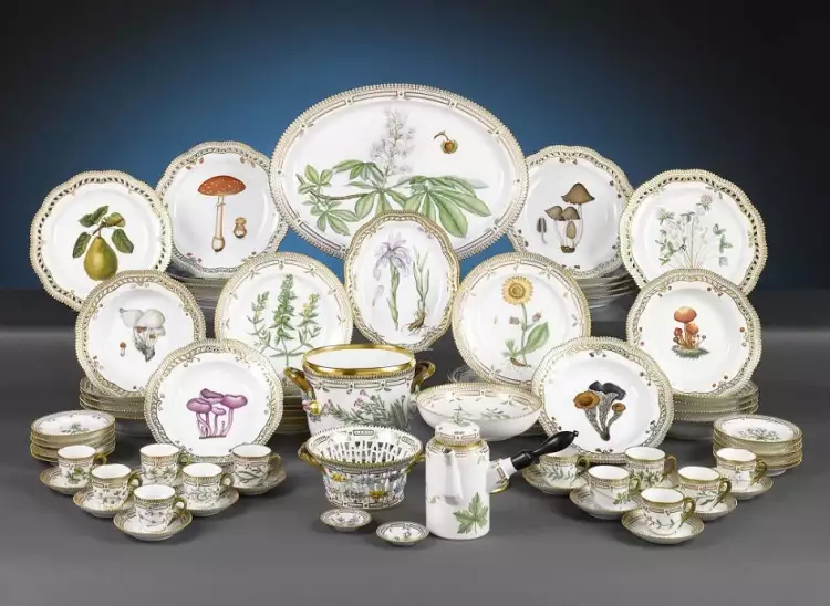 Royal Copenhagen. Фарфоровый сервиз Flora Danica