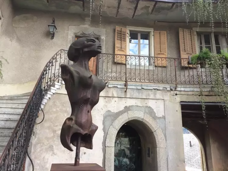 Вход в Музей Гигера