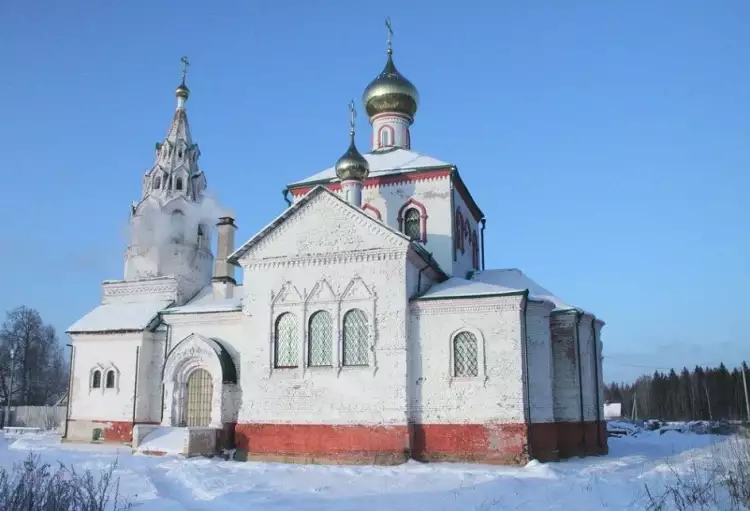 «Девочка с персиками» Серова. Храм Живоначальной Троицы в Аверкиево