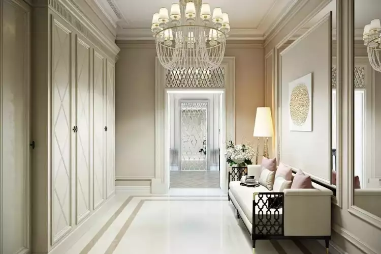 Der neoklassische Stil in der Innenarchitektur. Neoklassizistische Eingangshalle Der neoklassische Stil in der Innenarchitektur. Neoklassizistische Eingangshalle