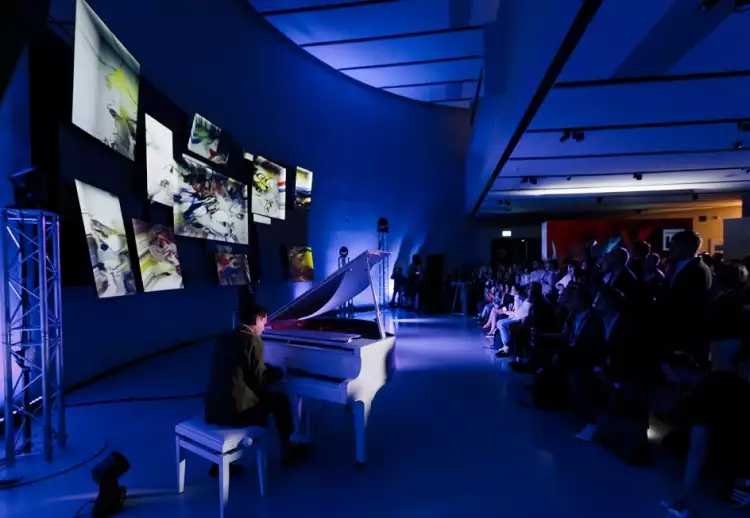 Перформанс «НейроКандинский»