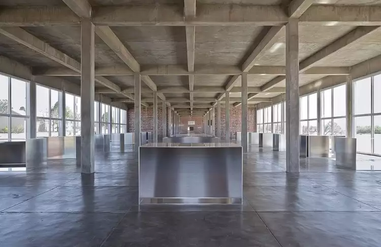 Дональд Джадд. 100 безымянных работ из алюминиевого проката, 1982-1986