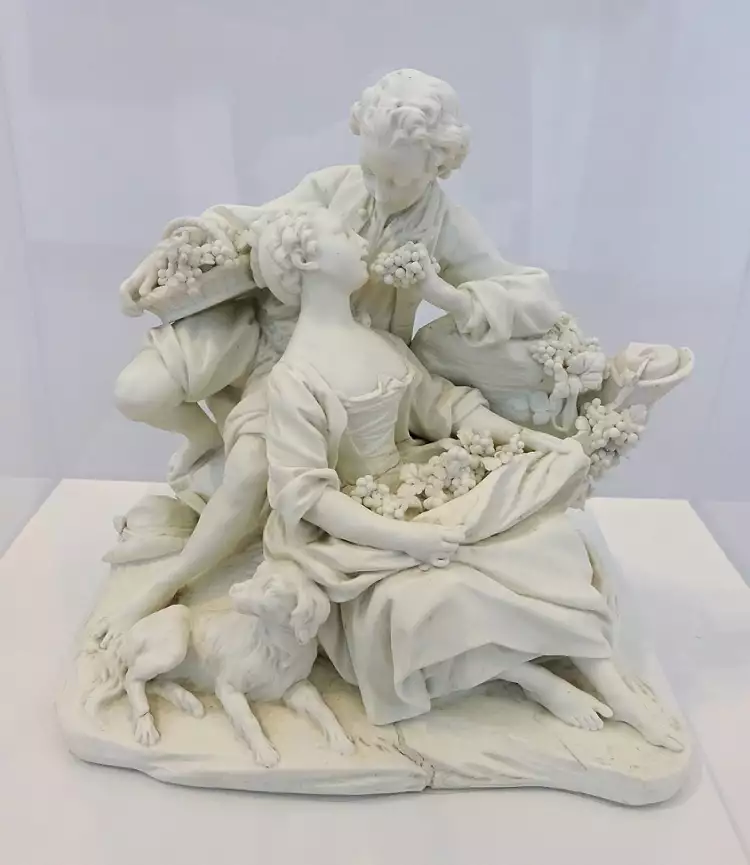 Мягкий фарфор. Скульптура севрской мануфактуры, 1752 Мягкий фарфор. Скульптура севрской мануфактуры, 1752