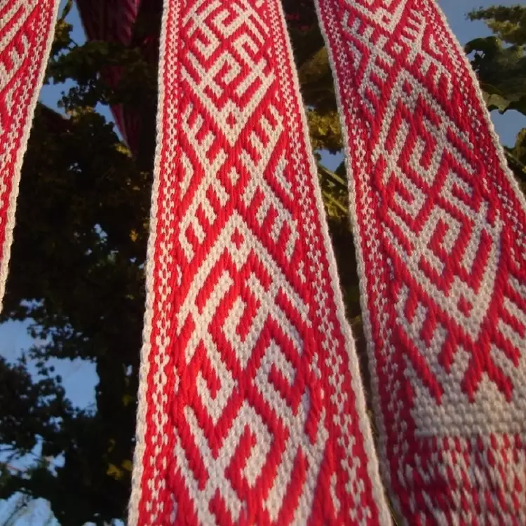 Народные промыслы. Пояс с «родимичами»