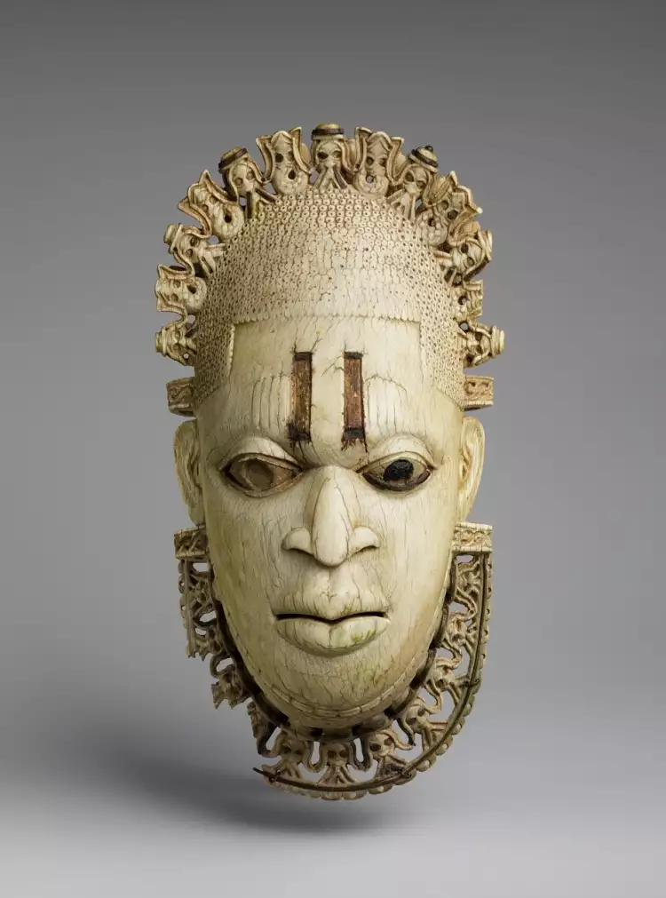 Skulptur. Elfenbeinmaske aus Benin, 16. Jahrhundert