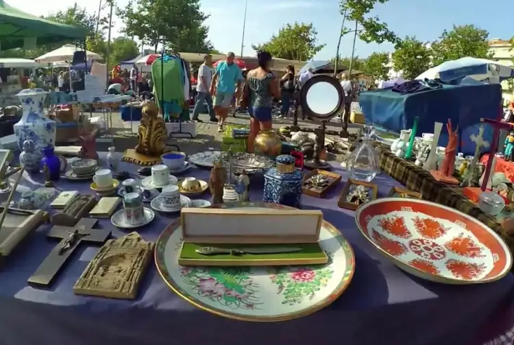 Антиквариат на блошином рынке Антиквариат на блошином рынке
