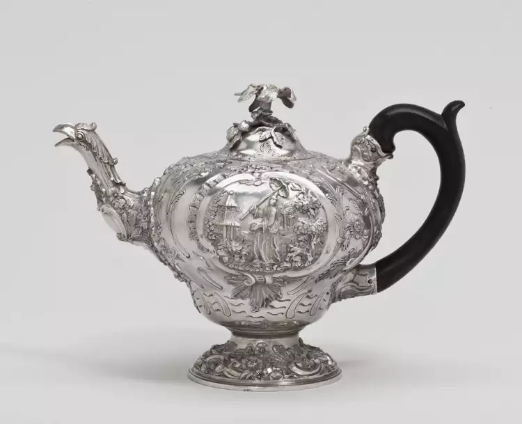 Silber Großbritanniens. White Fuller. Teekanne, 1757-1758 Silber Großbritanniens. White Fuller. Teekanne, 1757-1758