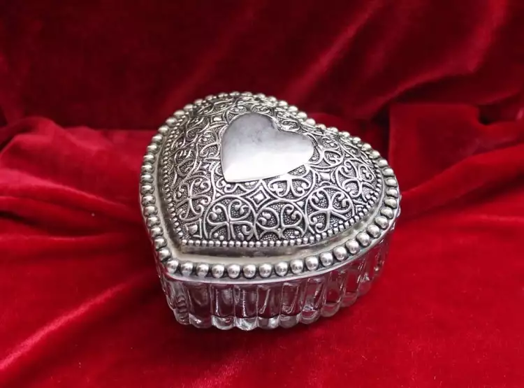 L'argent. Cercueil Melchior