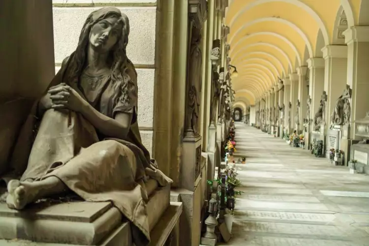 Искусство на кладбище. Кладбище Стальено в Генуя. Италия