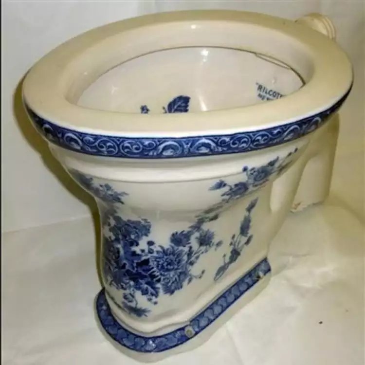 Самые странные лоты аукциона. Унитаз Джона Леннона