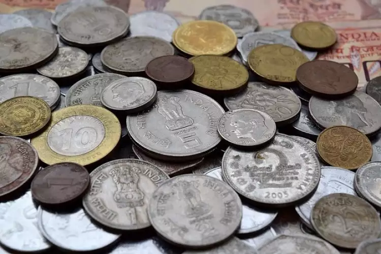 Numismatik. Eine Auswahl von Münzen verschiedener Stückelungen und Epochen Numismatik. Eine Auswahl von Münzen verschiedener Stückelungen und Epochen
