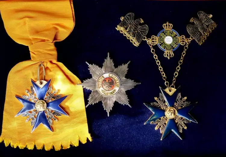 Орден Черного Орла. Орденский знак, лента, звезда и орденская цепь