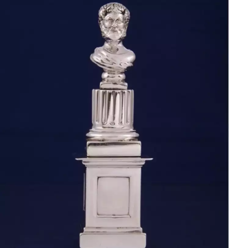 Серебрянная статуэтка