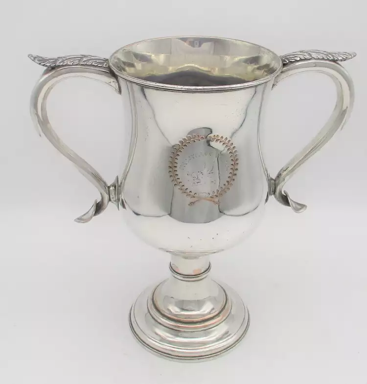 Шеффилдское серебро. Кубок с гербами Фальстаф-клуба, 1780 Шеффилдское серебро. Кубок с гербами Фальстаф-клуба, 1780