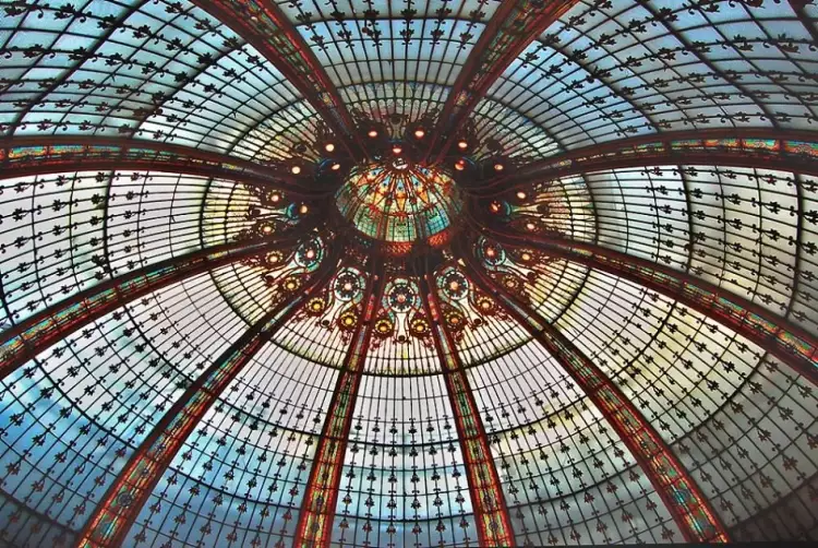 Glasmalerei. Galeries Lafayette Paris Haussmann, 1912 Glasmalerei. Galeries Lafayette Paris Haussmann, 1912