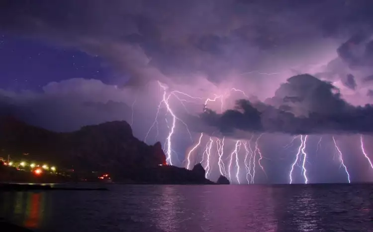 Ночная фотография. Евгений Триско. «Гроза над морем. Крым»