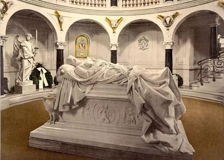 Рейнгольд Бегас. Саркофаг на могиле Фридриха III,1892