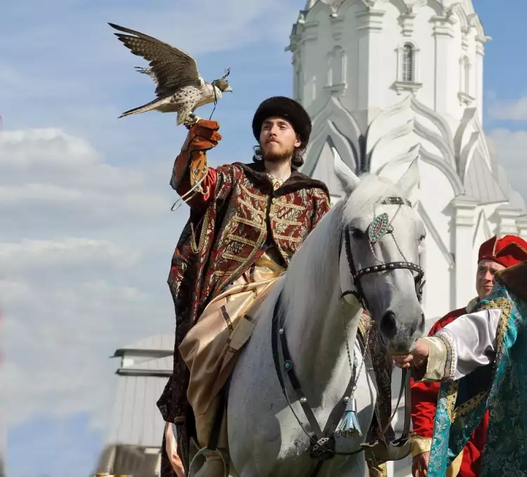 Соколиная охота на площади Вознесения Соколиная охота на площади Вознесения