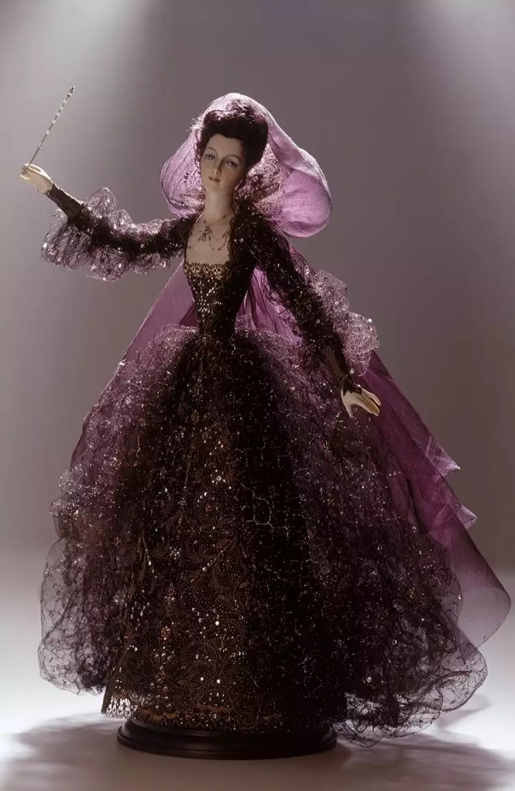 Фарфоровая миниатюра. Работа Александры Кукиновой