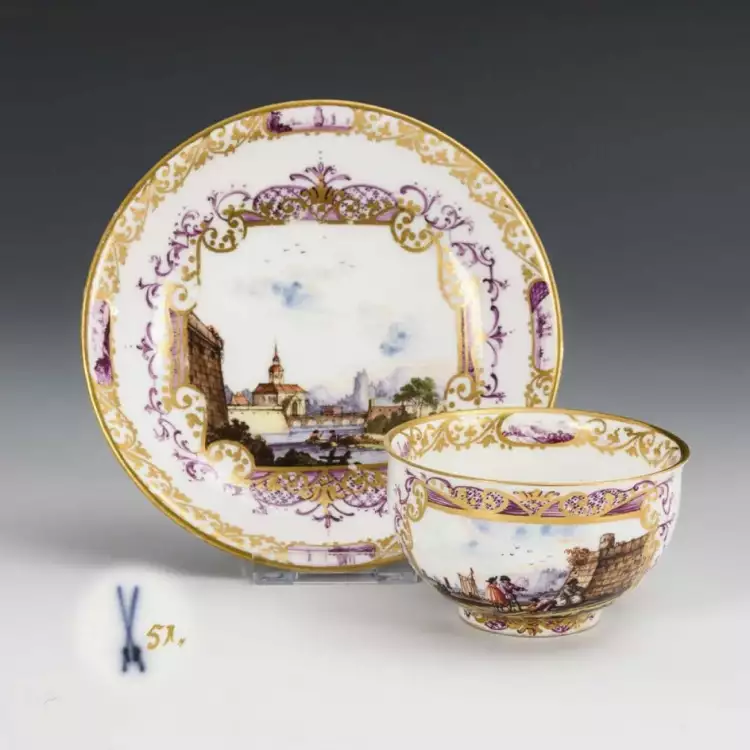 Аукцион Wendl «Искусство и антиквариат» Лот № 1481. Муфта и блюдце с росписью Кауффарте