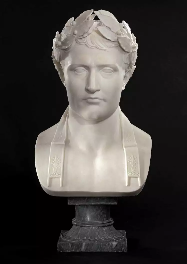 403-й аукцион Neumeister Münchner Kunstauktionshaus. Лот 1024 — Антуан Дени Шоде. Бюст Наполеона Бонапарта из каррарского мрамора, 1810-1814 гг.