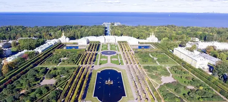 Культурно-трудовая миграция при Петре Великом. Верхний сад в Петергофе по проекту Леблона