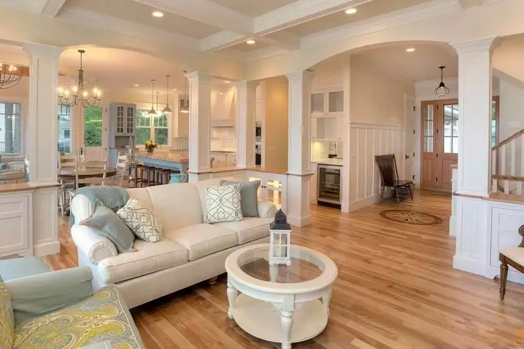 Американский стиль в интерьере. Интерьер совмещенной с кухней и прихожей гостиной в американском стиле