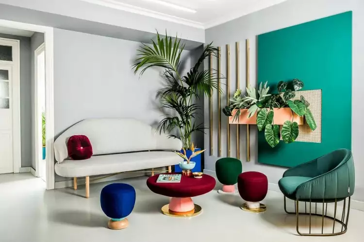 Der Postmoderne in der Innenarchitektur. Interieur einer Lounge im Postmodernismus Der Postmoderne in der Innenarchitektur. Interieur einer Lounge im Postmodernismus
