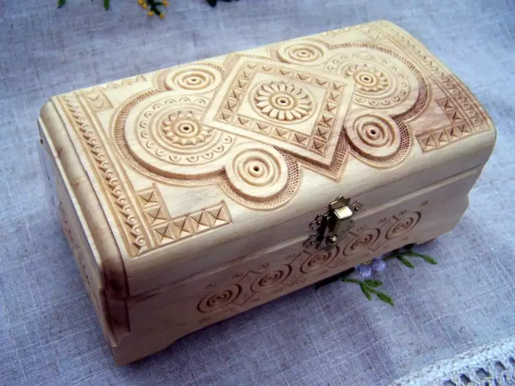 Творчество. Резьба по дереву. Гуцульская шкатулка