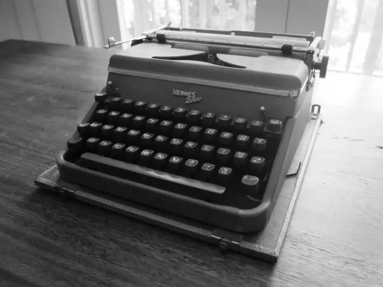 Пишущая машинка из коллекции Хэнкса Hermes 2000